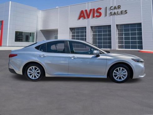 Used 2025 Toyota Camry LE image 4