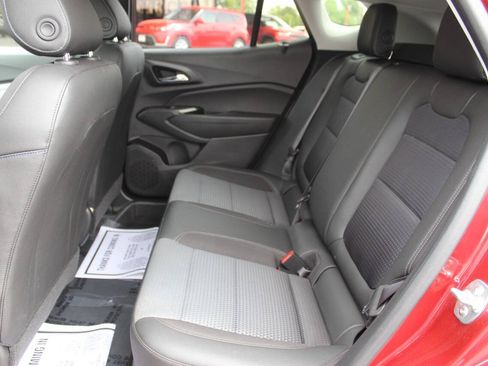 Used 2025 Chevrolet Trax LT FWD image 15
