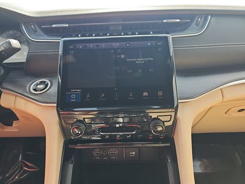 Used 2023 Jeep Grand Cherokee Limited AWD/4WD image 20