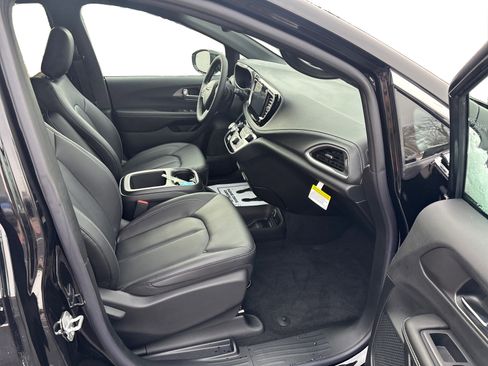 New 2026 Chrysler Pacifica Select image 19