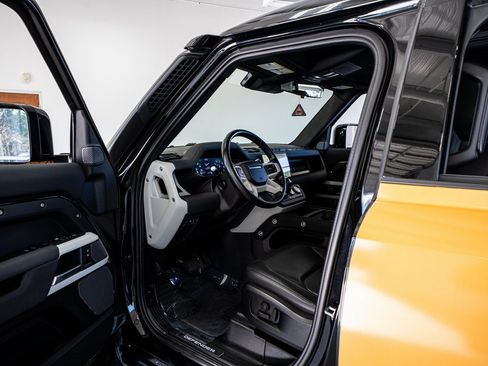 Used 2022 Land Rover Defender 110 X-Dynamic SE image 38