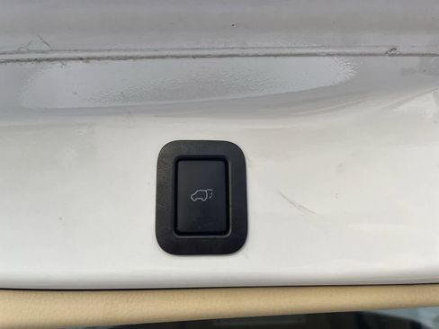 Used 2019 Toyota Highlander XLE image 18