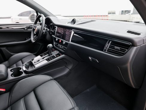 Certified 2026 Porsche Macan S AWD/4WD image 28