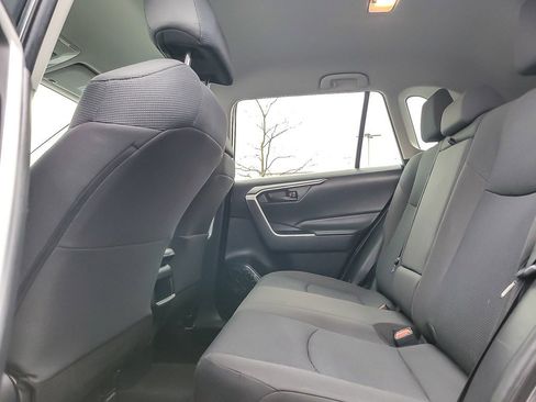 Used 2021 Toyota RAV4 LE image 9