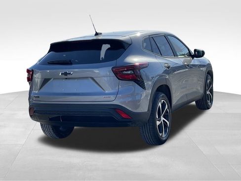 Used 2025 Chevrolet Trax RS w/ Driver Confidence Package image 4