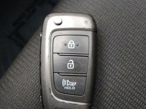 Used 2020 Hyundai Venue SEL image 24