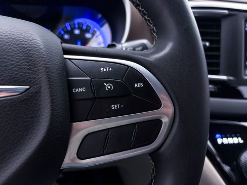 Used 2023 Chrysler Voyager LX image 28