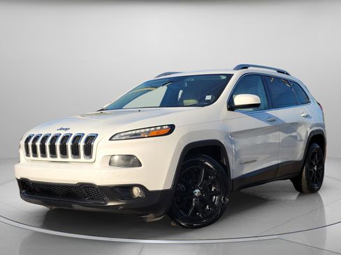 Used 2016 Jeep Cherokee Latitude image 2