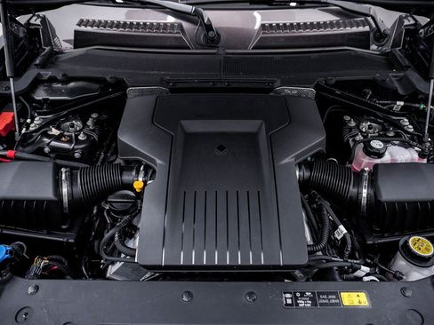 Used 2025 Land Rover Defender 110 image 27