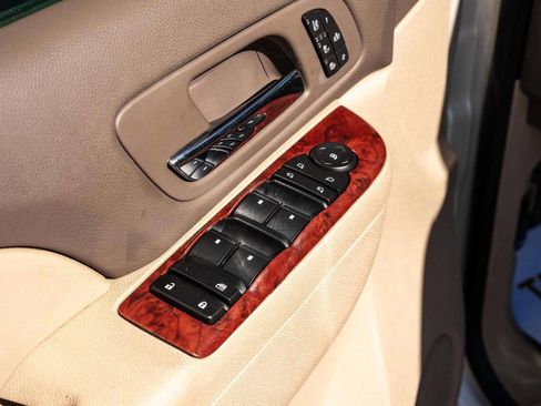 Used 2013 Chevrolet Tahoe LTZ image 22