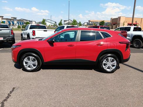 Used 2026 Chevrolet Trax LS FWD image 2
