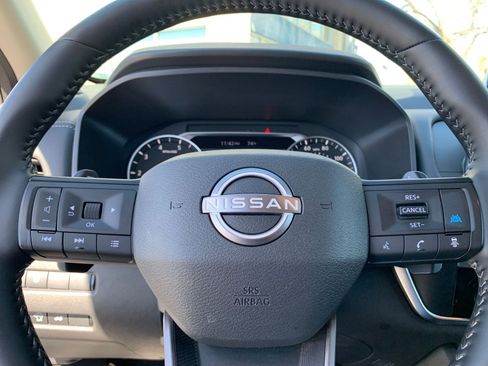 Used 2025 Nissan Rogue SV image 30