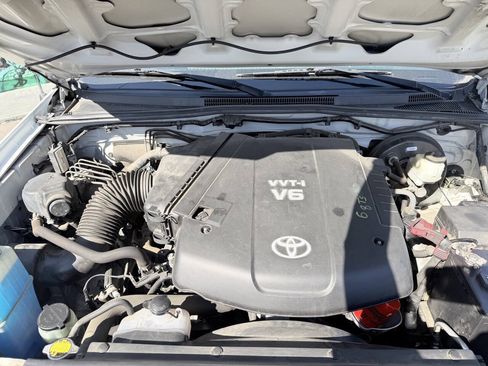 Used 2014 Toyota Tacoma PreRunner w/ SR5 Package RWD image 14