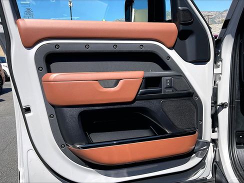 New 2026 Land Rover Defender 110 OCTA image 12