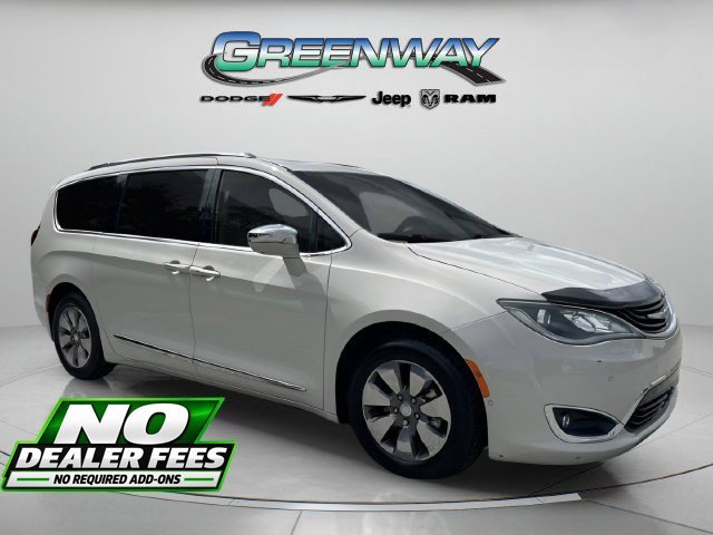 Used 2017 Chrysler Pacifica Platinum FWD image 1