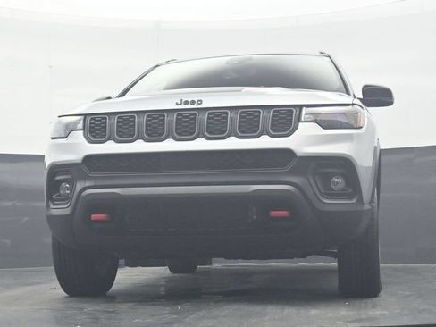 Used 2025 Jeep Compass Trailhawk AWD/4WD image 28