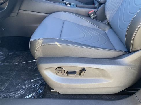 New 2026 Volkswagen Tiguan SE image 16