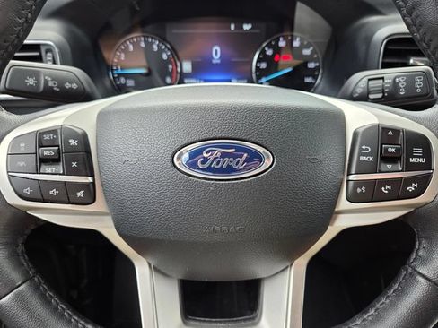 Used 2023 Ford Explorer XLT w/ Equipment Group 202A RWD image 33