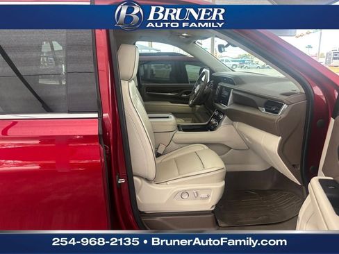 Used 2021 GMC Yukon Denali w/ Denali Premium Package image 16