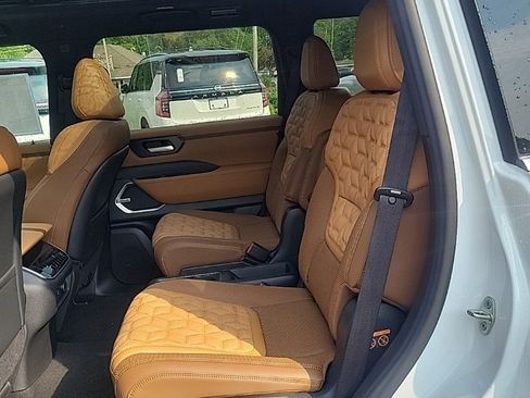 Used 2025 Nissan Armada Platinum Reserve image 39