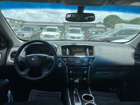 Used 2015 Nissan Pathfinder SV FWD image 9