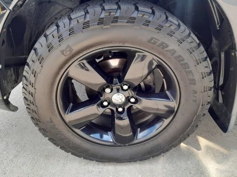 Used 2014 RAM 1500 Express AWD/4WD image 9