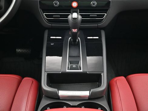 Certified 2024 Porsche Macan S image 10