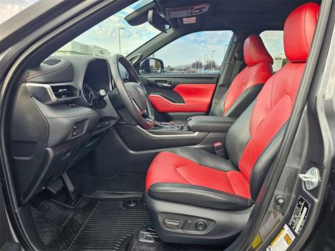 Used 2021 Toyota Highlander XSE image 19