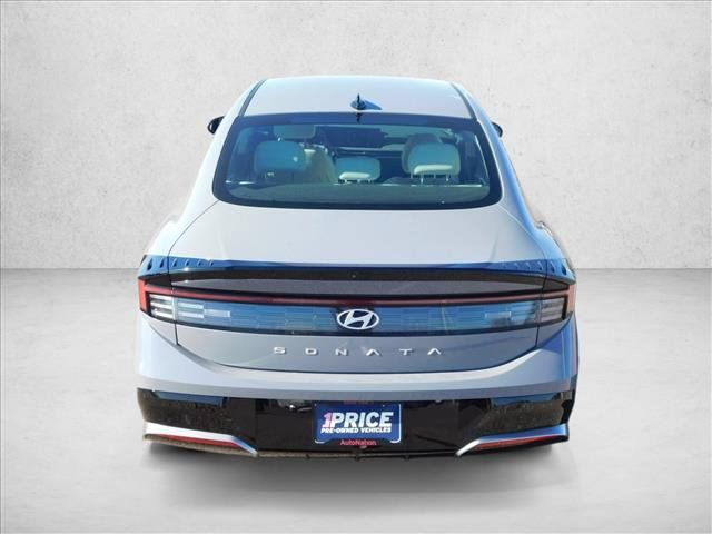 Used 2025 Hyundai Sonata SEL FWD image 11