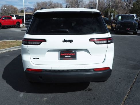 Used 2024 Jeep Grand Cherokee L Laredo image 5