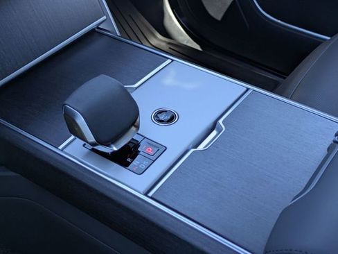 New 2025 Land Rover Range Rover SE image 9