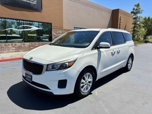Used 2015 Kia Sedona LX w/ LX Convenience Package FWD image 4