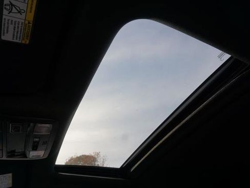 Used 2021 Toyota Tacoma Limited image 23