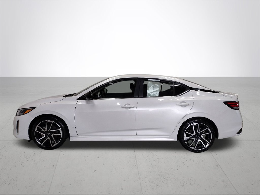 Used 2025 Nissan Sentra SR FWD image 11