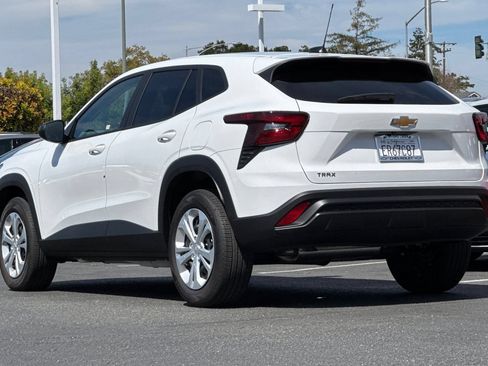 Used 2026 Chevrolet Trax LS FWD image 7