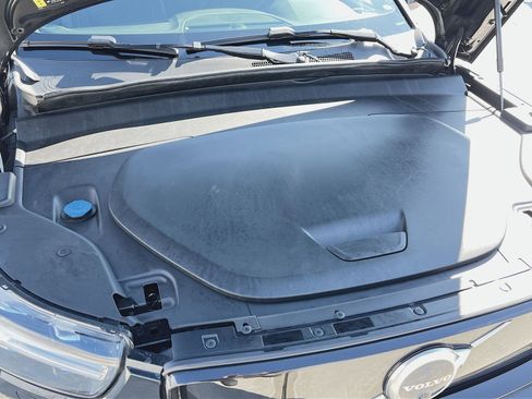 Used 2021 Volvo XC40 P8 Recharge w/ Advanced Package image 28