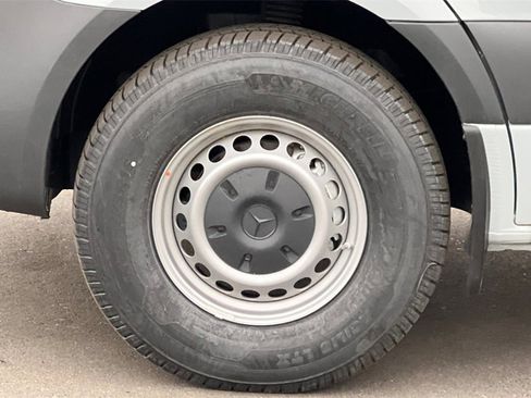 Used 2024 Mercedes-Benz Sprinter 2500 image 24