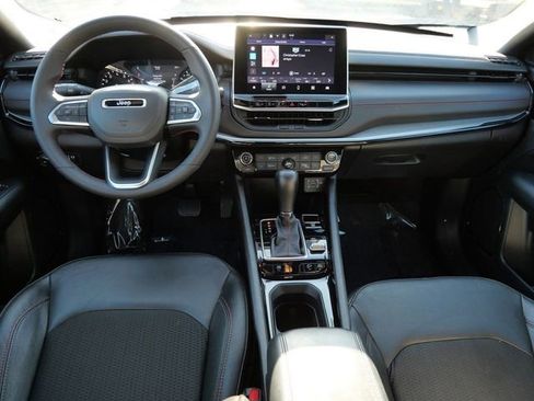 Used 2025 Jeep Compass Trailhawk AWD/4WD image 11