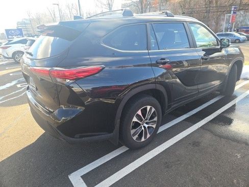 Used 2023 Toyota Highlander XLE image 14