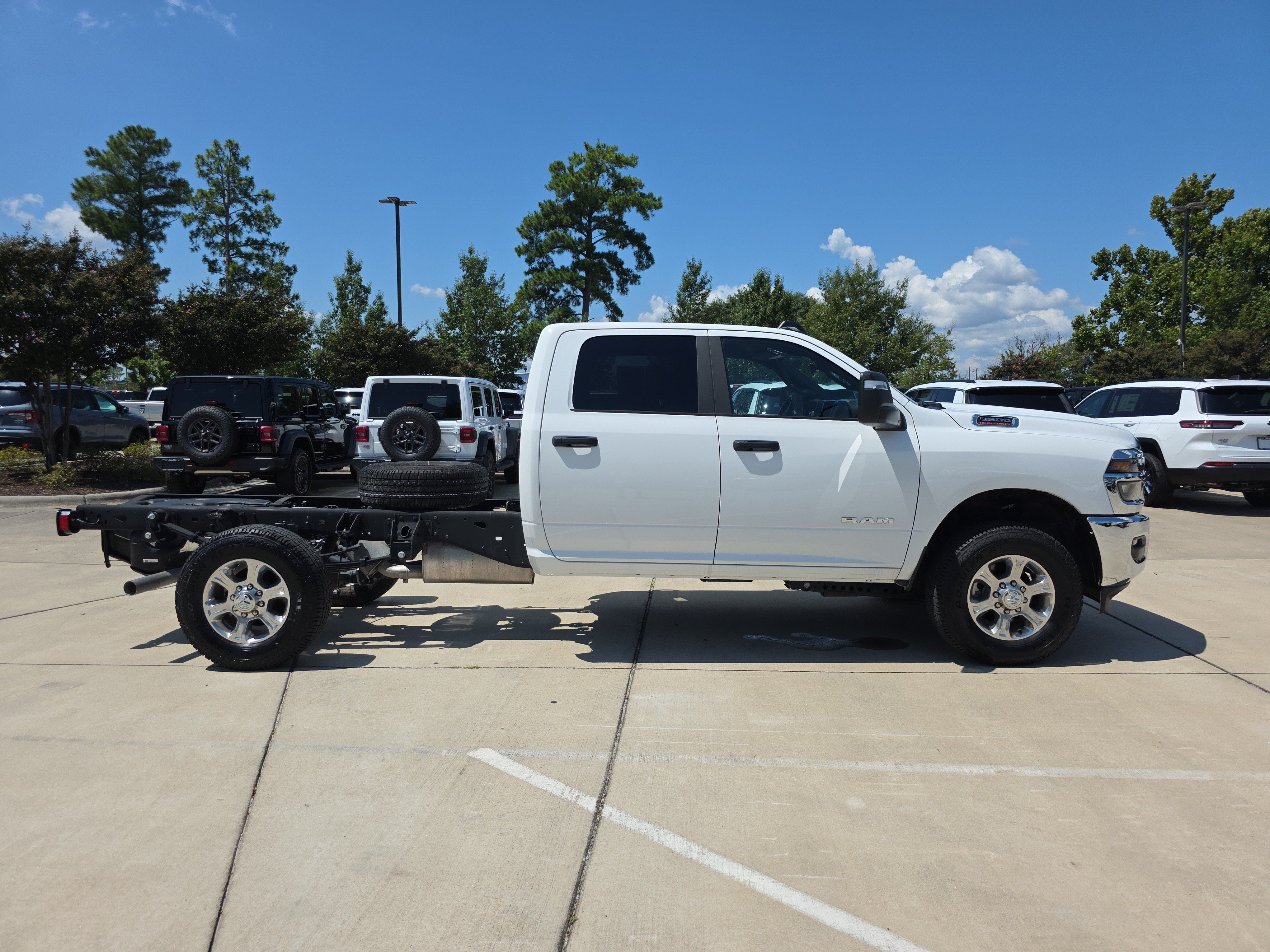 Used 2025 RAM 3500 Big Horn AWD/4WD image 10
