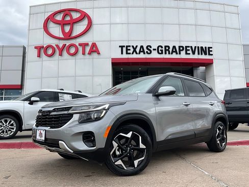 Used 2025 Kia Seltos S image 2