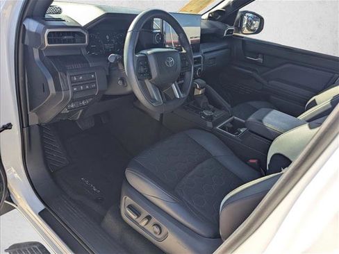 Certified 2025 Toyota 4Runner 4WD image 9