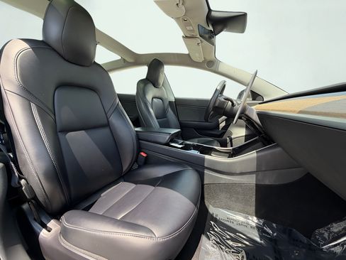 Used 2019 Tesla Model 3 Mid Range RWD image 29