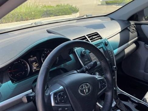 Used 2015 Toyota Camry SE w/ Moonroof Package FWD image 13