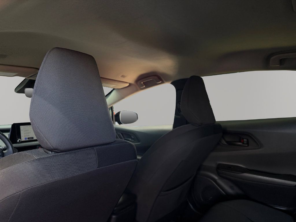 Used 2025 Toyota Prius LE FWD image 18