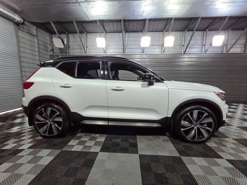Used 2021 Volvo XC40 P8 Recharge w/ Advanced Package image 9