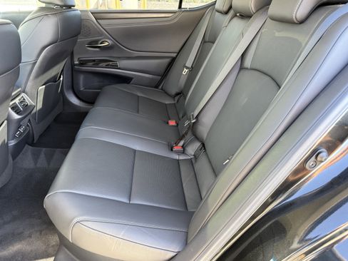 Certified 2025 Lexus ES 300h w/ Premium Package image 29