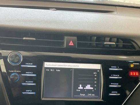 Used 2018 Toyota Camry LE image 16