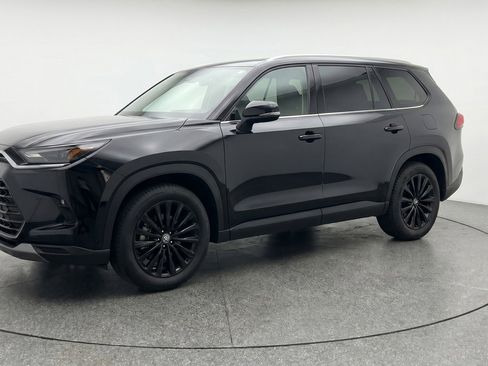 Used 2025 Toyota Highlander XSE AWD/4WD image 3