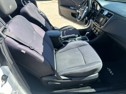 Used 2014 Chrysler 200 Touring image 19